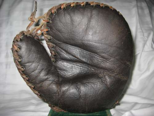 Spalding Black Basemitt Front